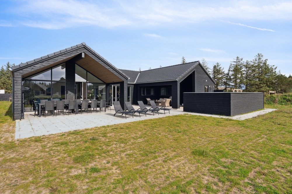 Dette lekre huset med svømmebasseng, nr. 622, med plass til 18 personer, ligger i Bornholm