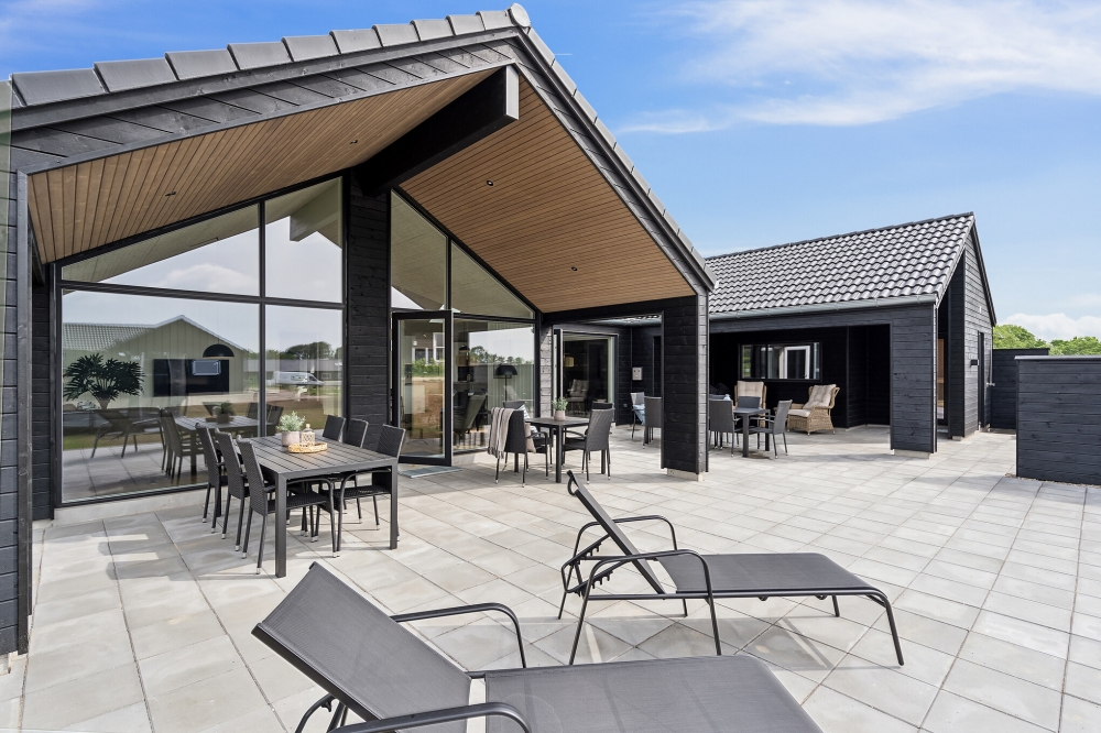 Stor terrasse i luksushus nr. 632 i Sydjylland.