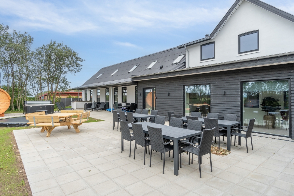 Luksushus nr. 645 har en deilig terrasse med gode hagemøbler til 40 personer.