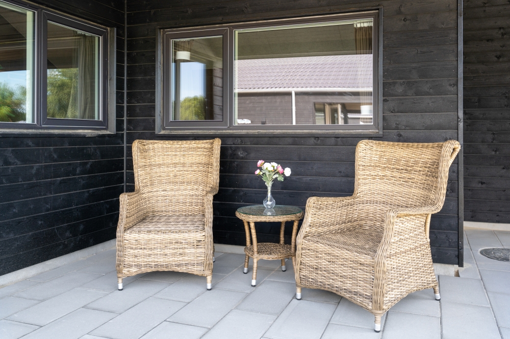 Nyt en grillkveld på terrassen i luksushus nr. 765 i Tyskland