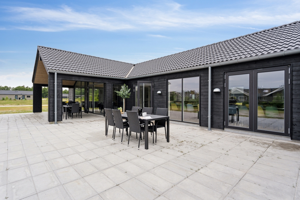 Luksushus nr. 653 har en deilig terrasse med gode hagemøbler til 22 personer.