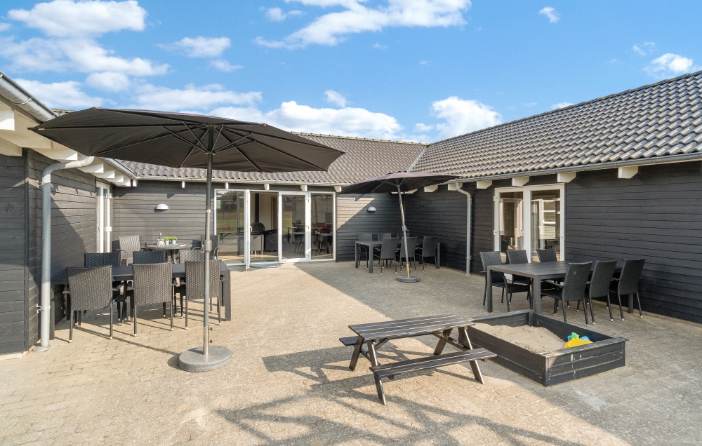 Luksushus nr. 194 har en deilig terrasse med gode hagemøbler til 20 personer.