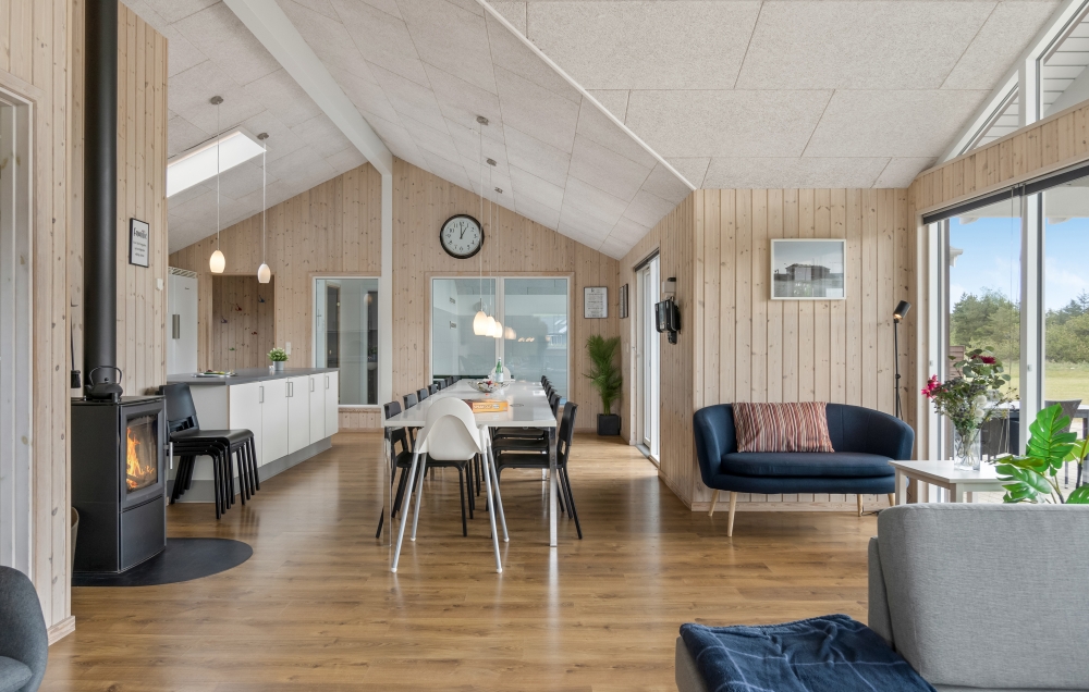 Oppholdsrom med plass til 18 i luksushus nr. 304.