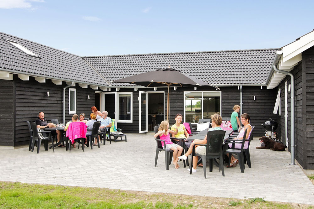 Luksushus nr. 231 har en deilig terrasse med gode hagemøbler til 20 personer.