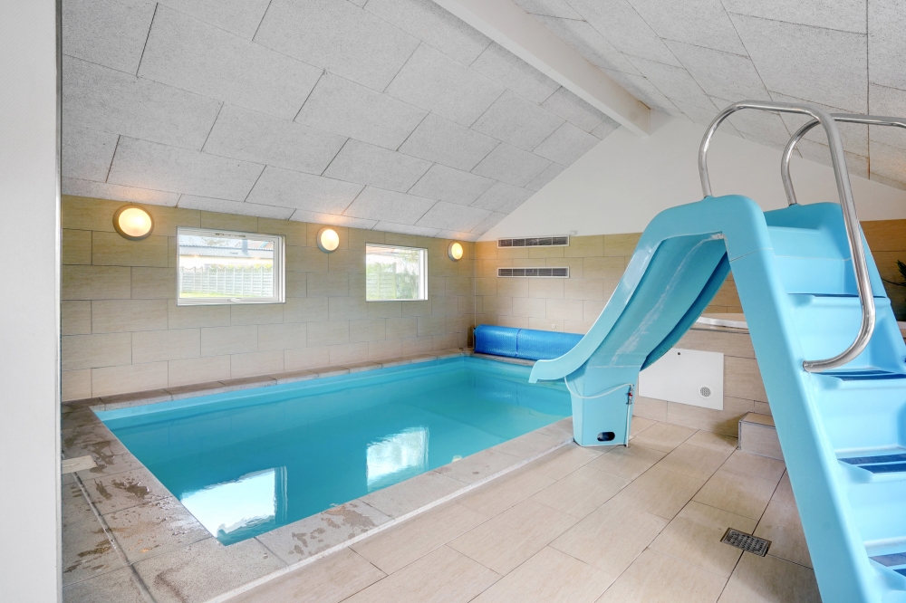 Det flotte bassenget i luksushus nr. 264 til 14 personer