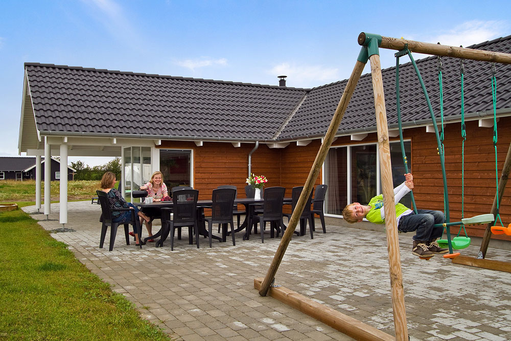 Luksushus nr. 245 har en deilig terrasse med gode hagemøbler til 14 personer.