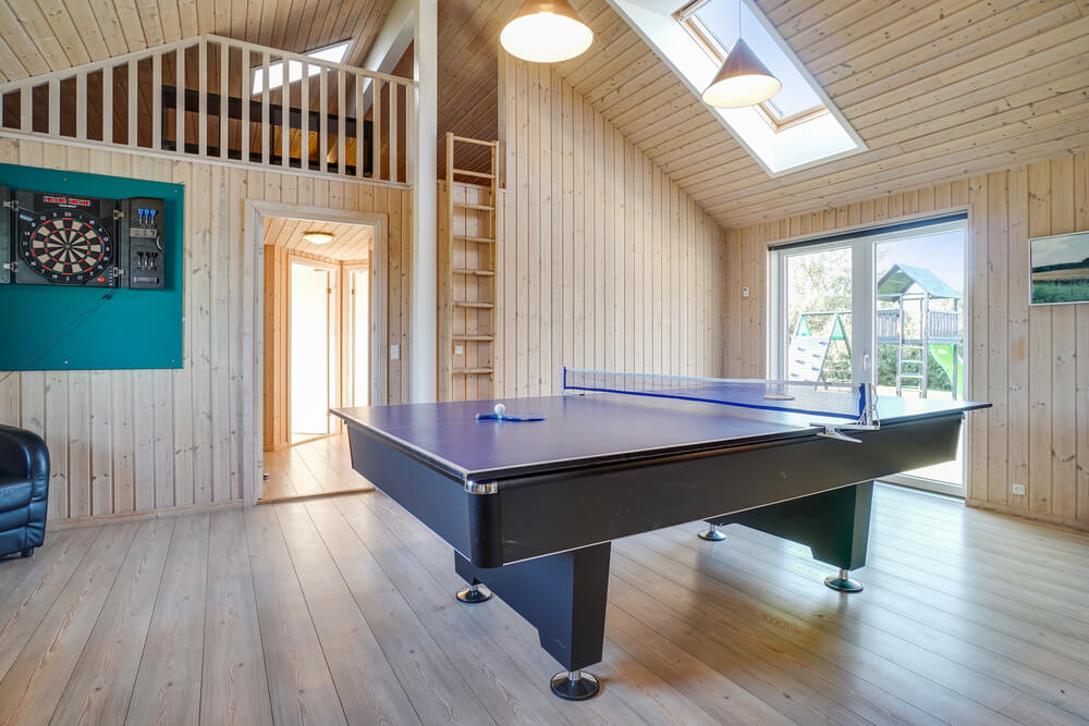 I tillegg til alle aktivitetsmulighetene i husets bassengavdeling, kan du også spille biljard, bordtennis og dart i luksushus nr. 241