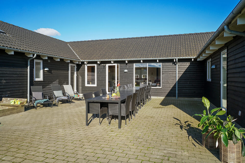 Luksushus nr. 237 har en deilig terrasse med gode hagemøbler til 20 personer.