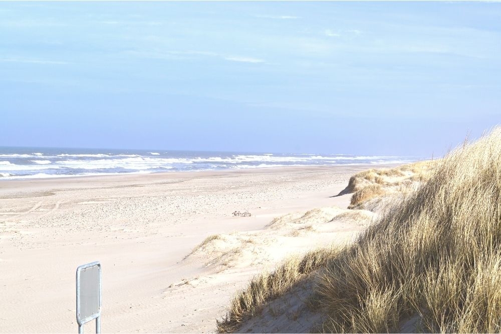 Den flotte stranden nær luksushus nr. 135 ved Vestjylland.