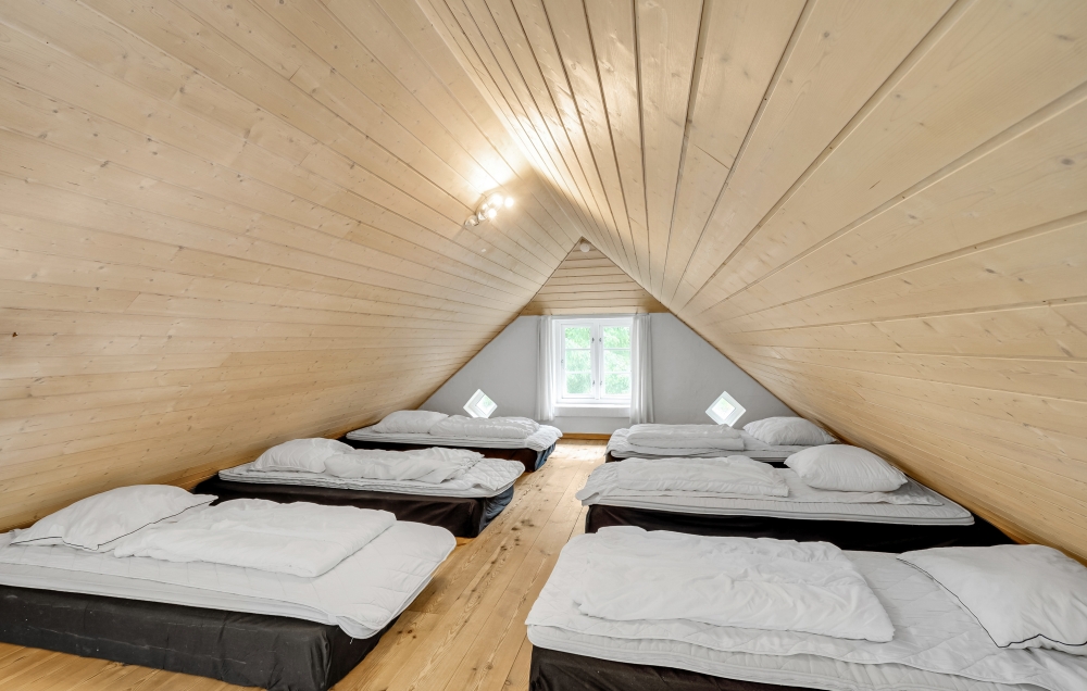 Noen av de 24 soveplassene i luksushus nr. 135 finnes på hems