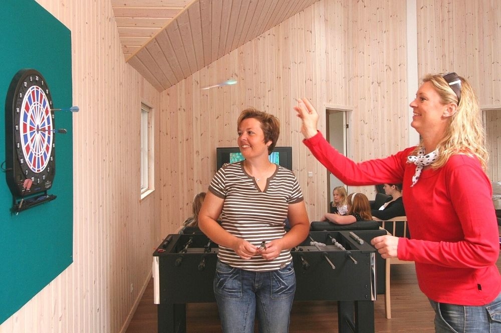 Konkurrer i feriehusets aktivitetsrom når dere besøker luksushus nr. 168 i Vestjylland.