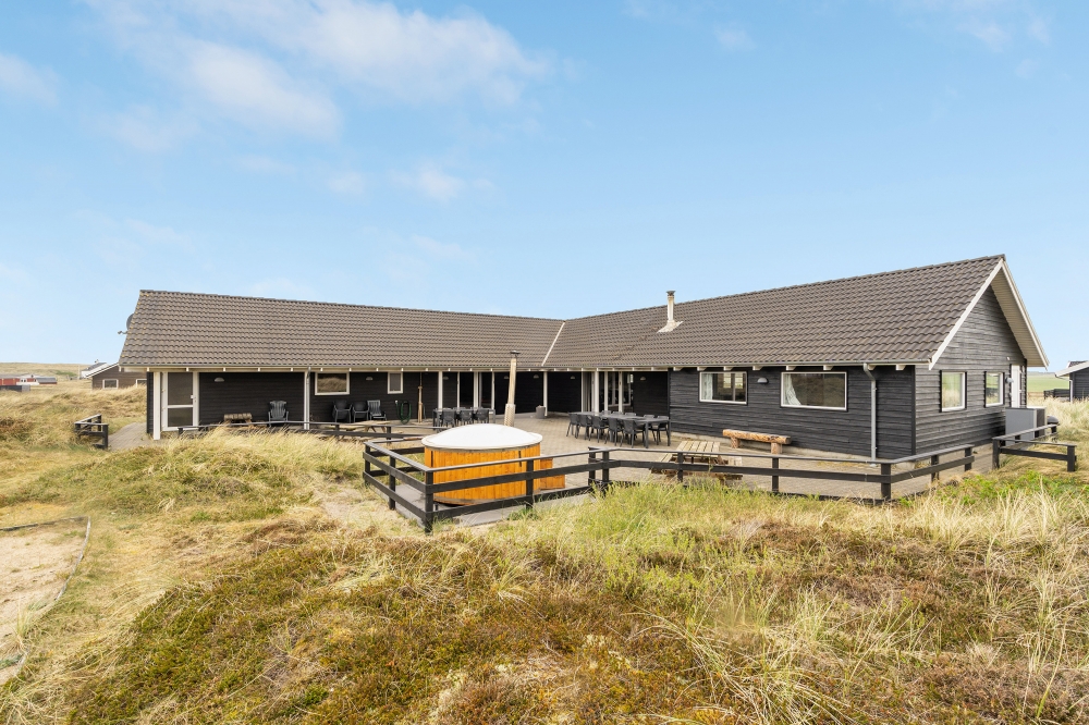 Dette lekre huset med svømmebasseng, nr. 176, med plass til 24 personer, ligger i Vestjylland