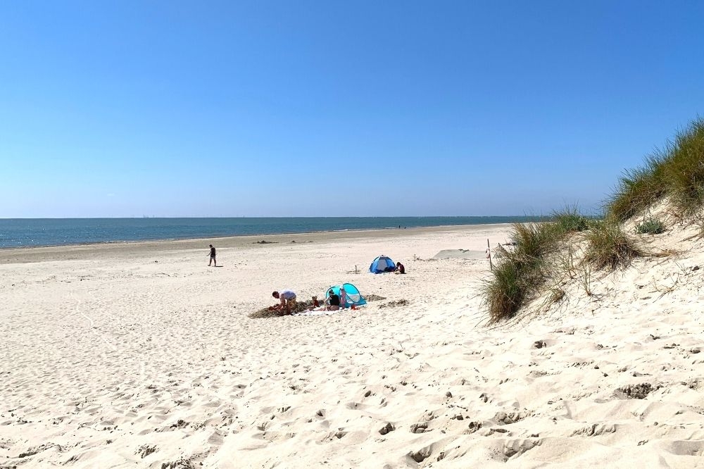 Den flotte stranden nær luksushus nr. 261 ved Vestjylland.