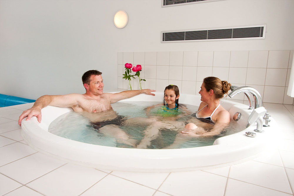 Nyt varmen i boblebadet i luksushus nr. 223 i Østjylland