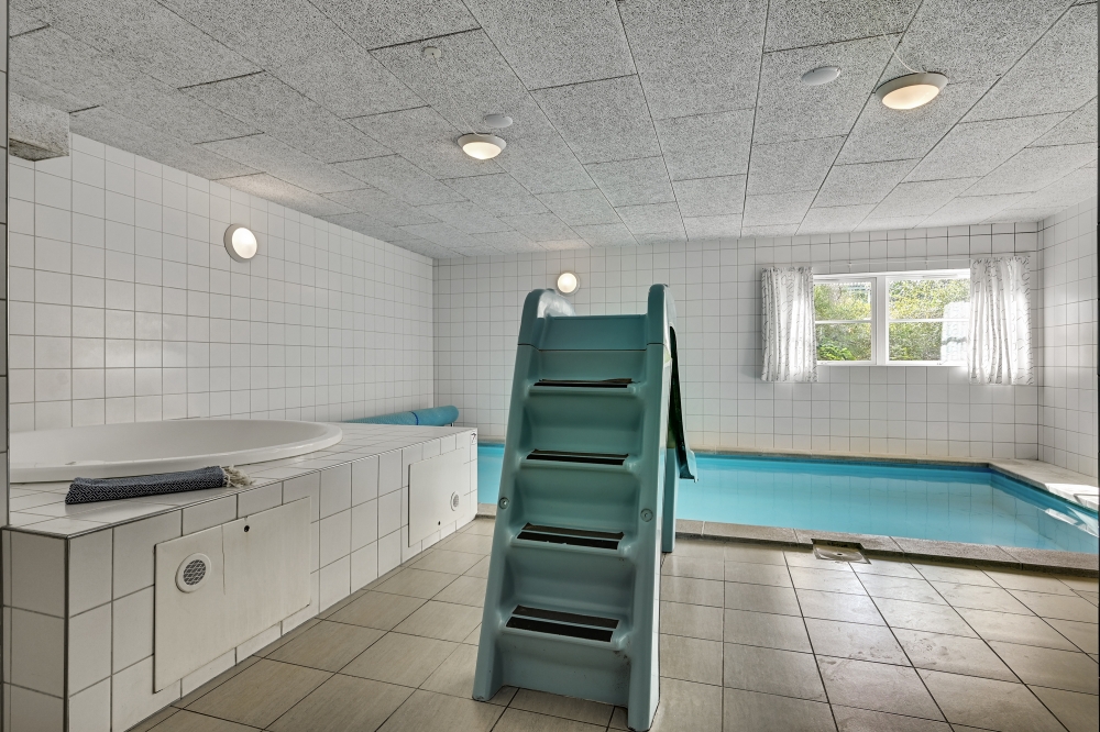 Det flotte bassenget i luksushus nr. 247 til 20 personer