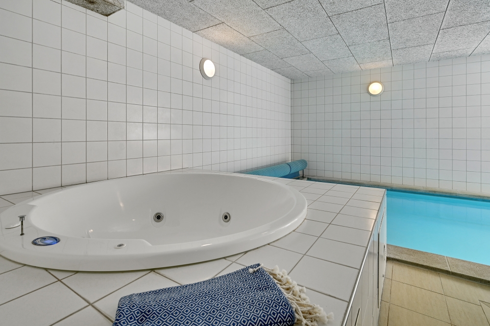 Nyt varmen i boblebadet i luksushus nr. 247 i Østjylland