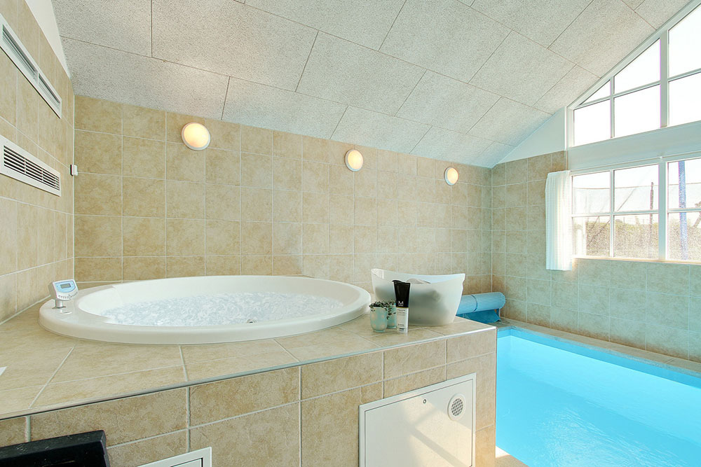 Nyt varmen i boblebadet i luksushus nr. 302 i Østjylland