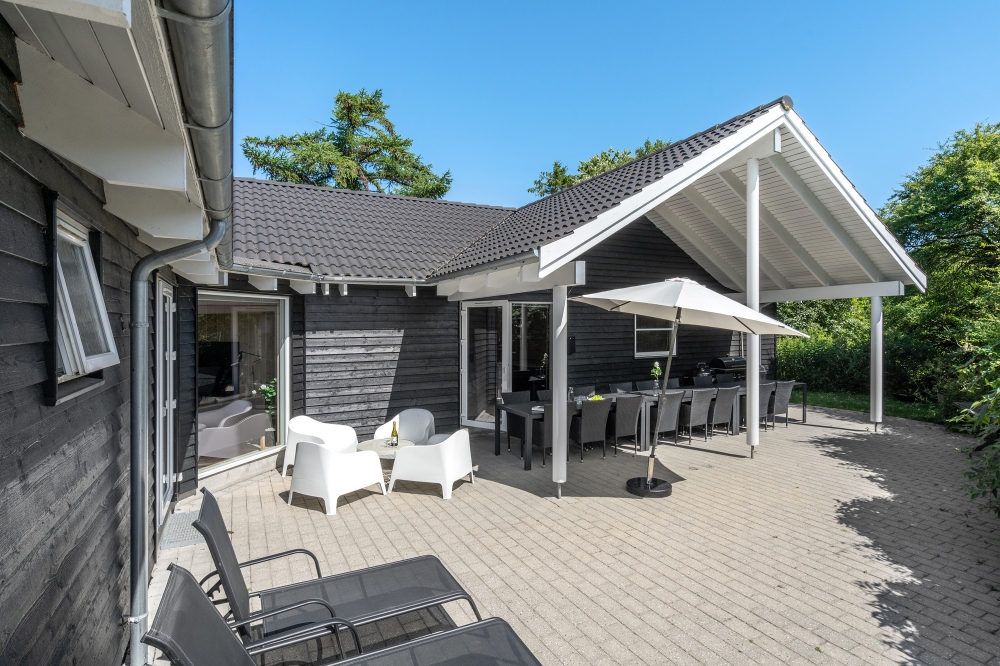 Luksushus nr. 277 har en deilig terrasse med gode hagemøbler til 16 personer.