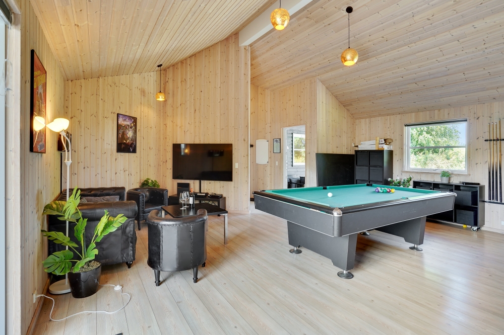 I tillegg til alle aktivitetsmulighetene i husets bassengavdeling, kan du også spille biljard, bordtennis og dart i luksushus nr. 277