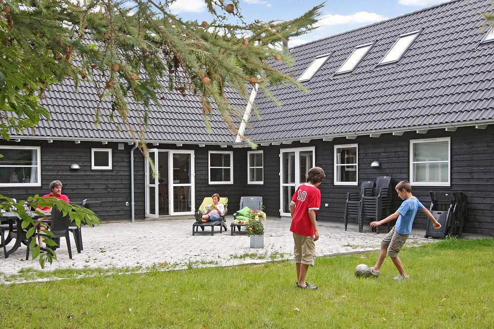 Luksushus nr. 199 har en deilig terrasse med gode hagemøbler til 22 personer.