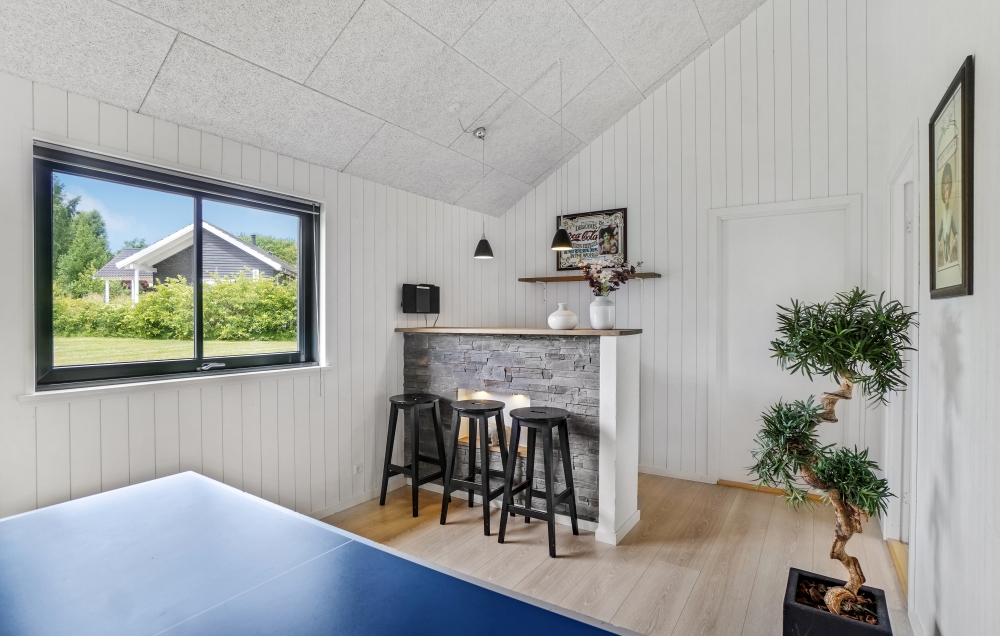 I tillegg til alle aktivitetsmulighetene i husets bassengavdeling, kan du også spille biljard, bordtennis og dart i luksushus nr. 276