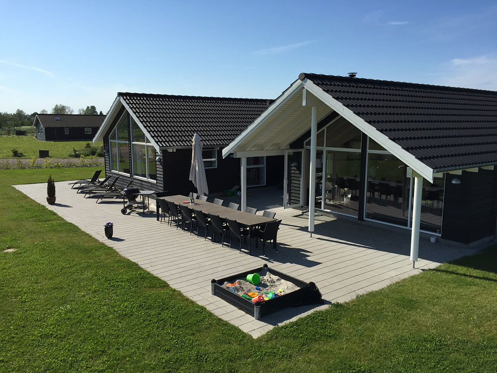 Luksushus nr. 305 har en deilig terrasse med gode hagemøbler til 14 personer.